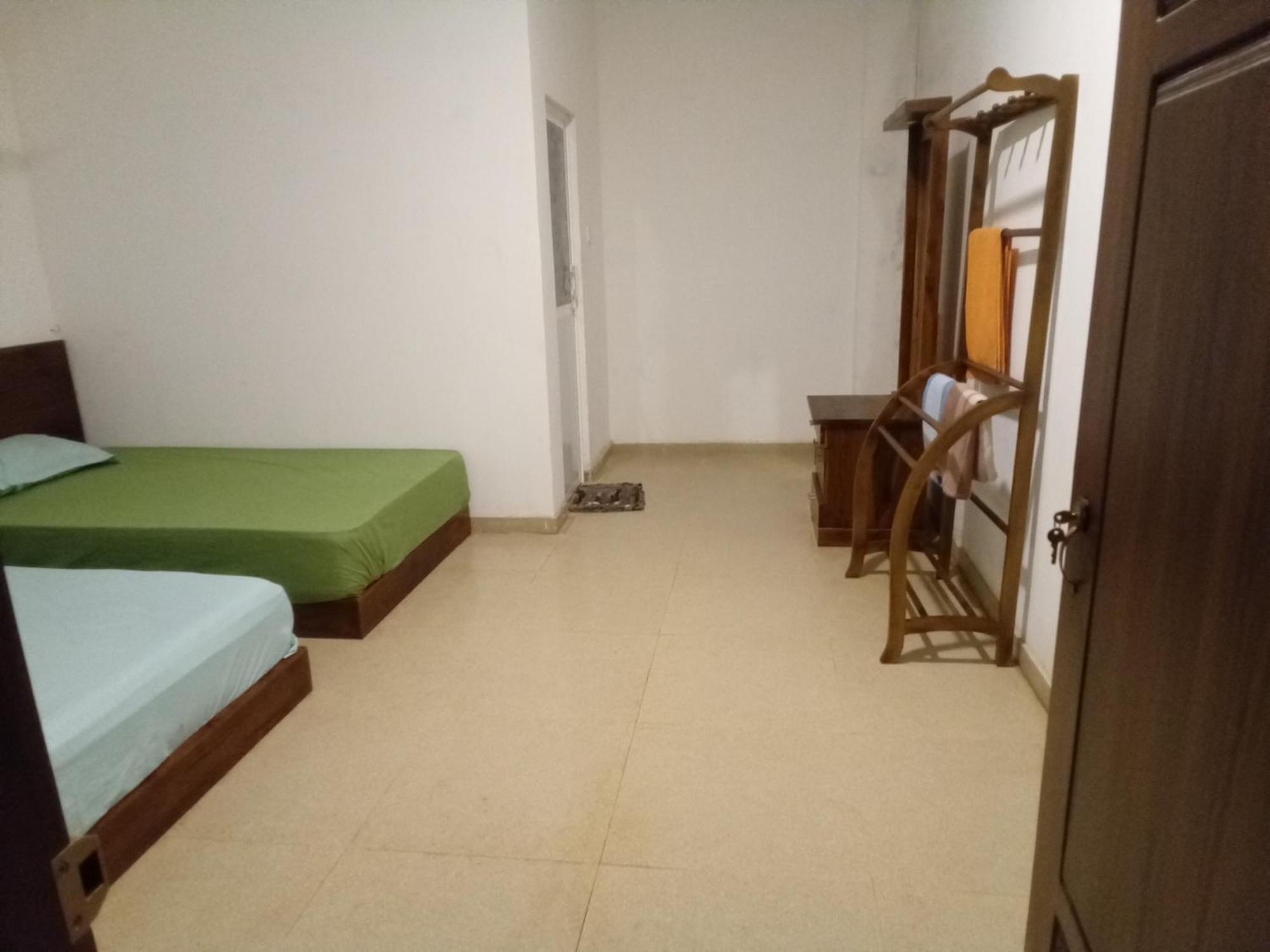 Kusuma'S Lazy Left Hotel Мидигама Ийст Екстериор снимка